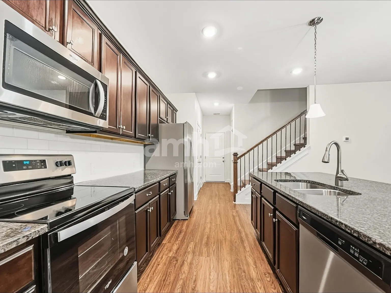 5 bed, 3.0 bath, 2400 sqft, $2,635 — Photo 4