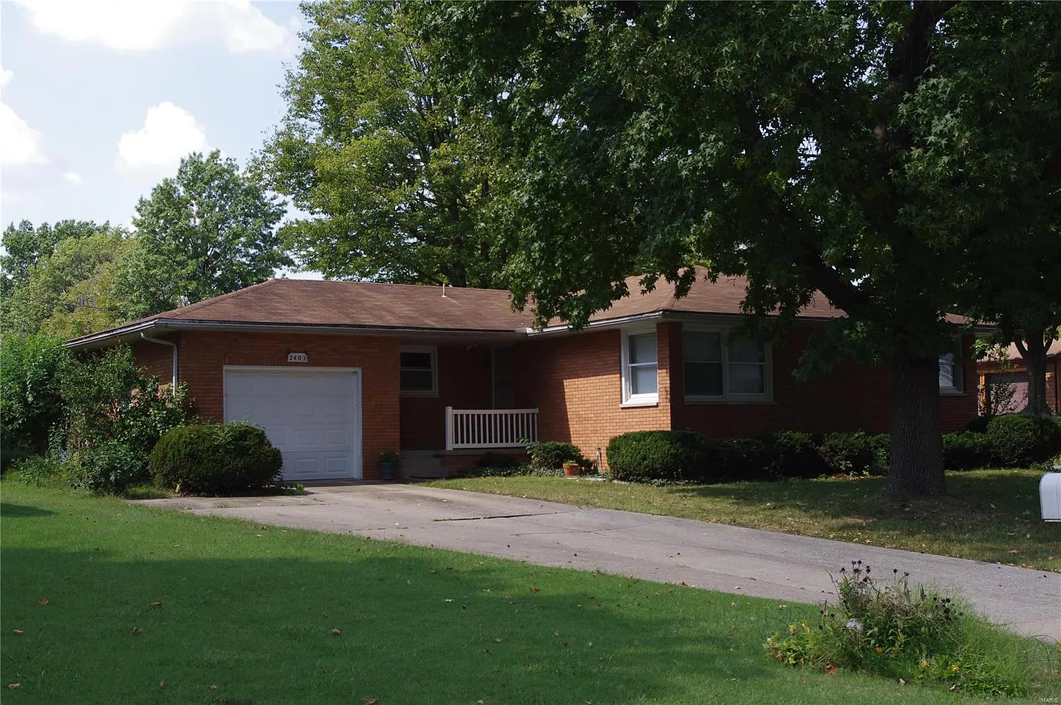 2402 Lake Shore Dr photo 1