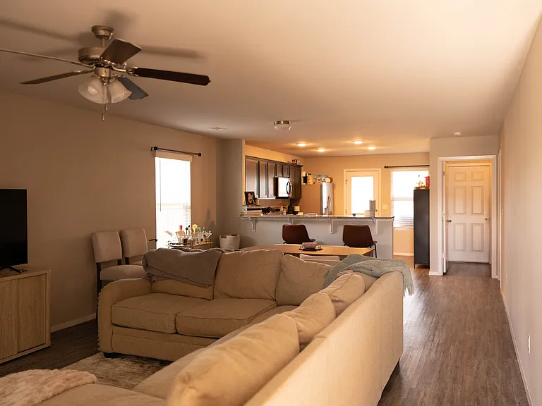 1324 S Morningside Dr — Photo 3