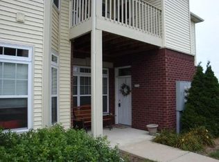 595 Grandview Ct, Pewaukee, WI 53072