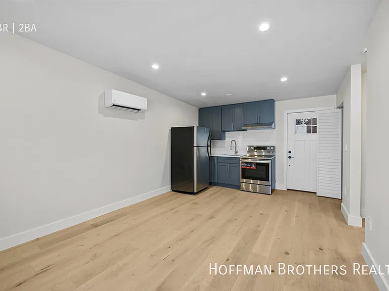 649 N Spaulding Ave #1/4 — Photo 4