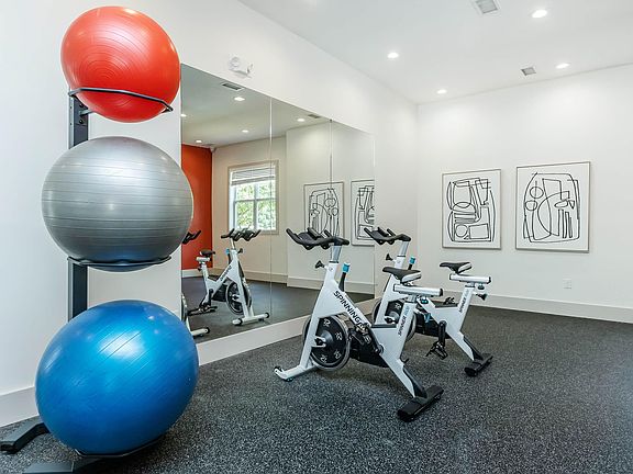 STATE-OF-THE-ART-FITNESS CENTER