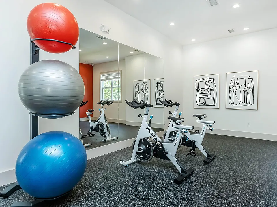 STATE-OF-THE-ART-FITNESS CENTER