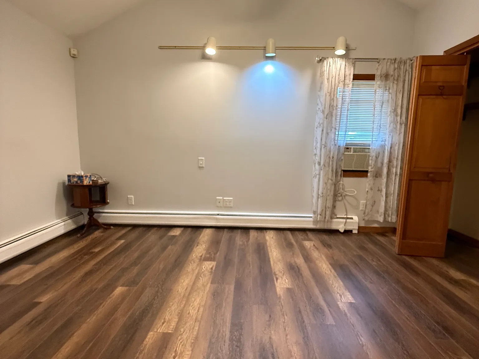 2 bed, 875 sqft, $2,050 — Photo 2