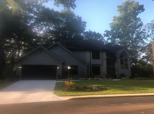 907 Wind Forest Dr, Springboro, OH