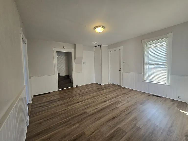 217 Crippen St #1 — Photo 3