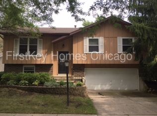 201 S Deerpath Dr, Vernon Hills, IL 60061