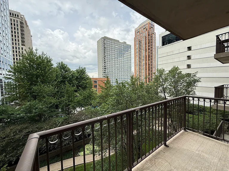 1250 S Indiana Ave #1013 — Photo 10