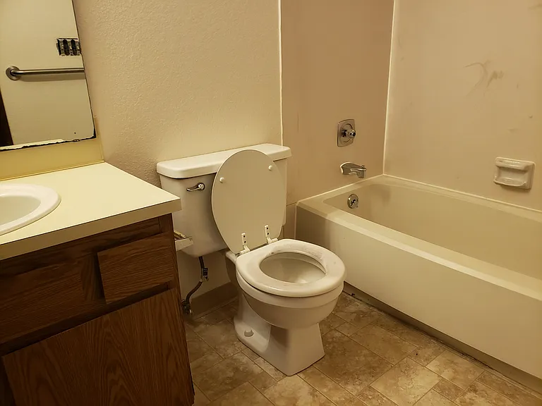 Del Mar Apartments — Photo 8