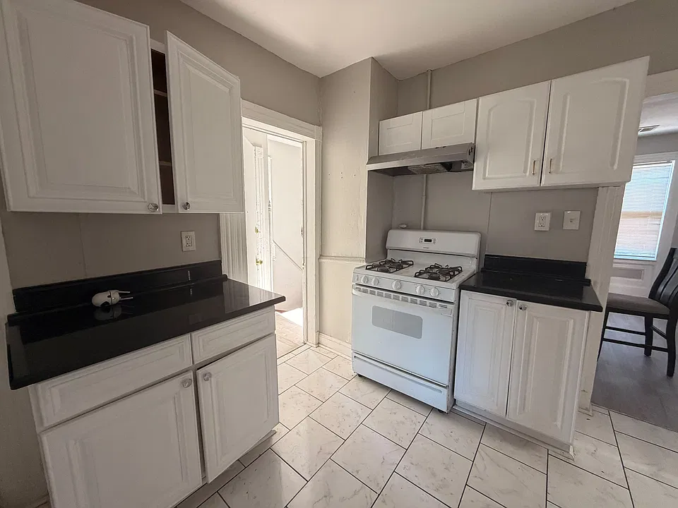485 East St #3B