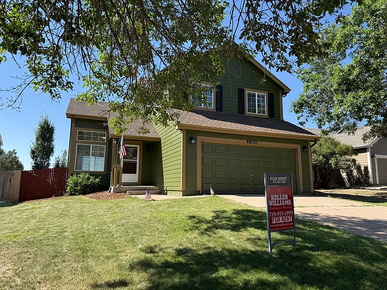 4810 Ardley Dr — Photo 2