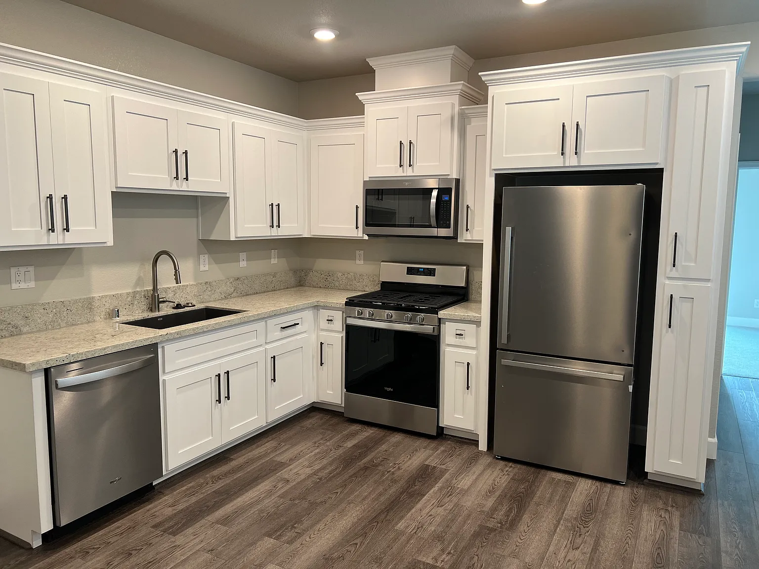 1 bed, 660 sqft, $2,099 — Photo 3
