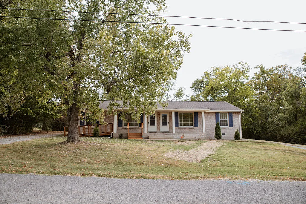 2 bed, 886 sqft, $1,700 — Photo 3