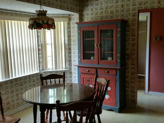 2nd image of 2041 Greenview Dr