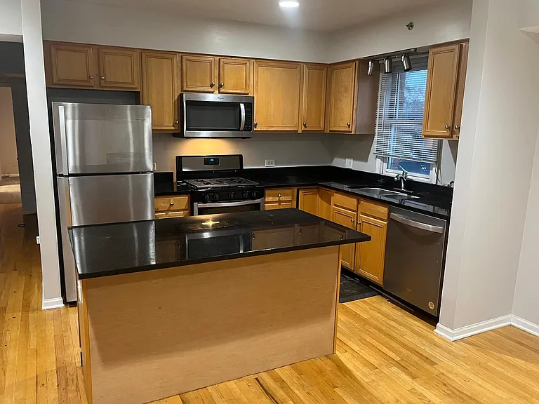 141 Asbury Ave #3S — Photo 2