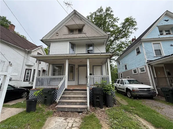 127 Charles Ct, Elyria, OH 44035