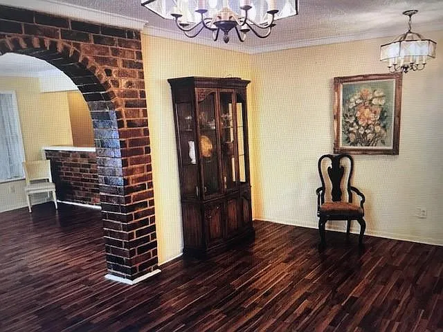 4 bed, 2.0 bath, 2230 sqft, $1,500 — Photo 3
