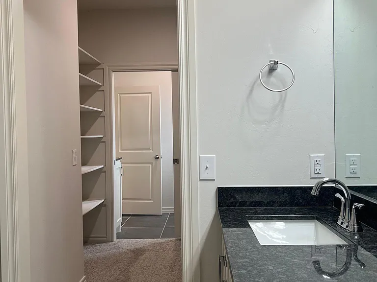 1010 Lovers Ln — Photo 8