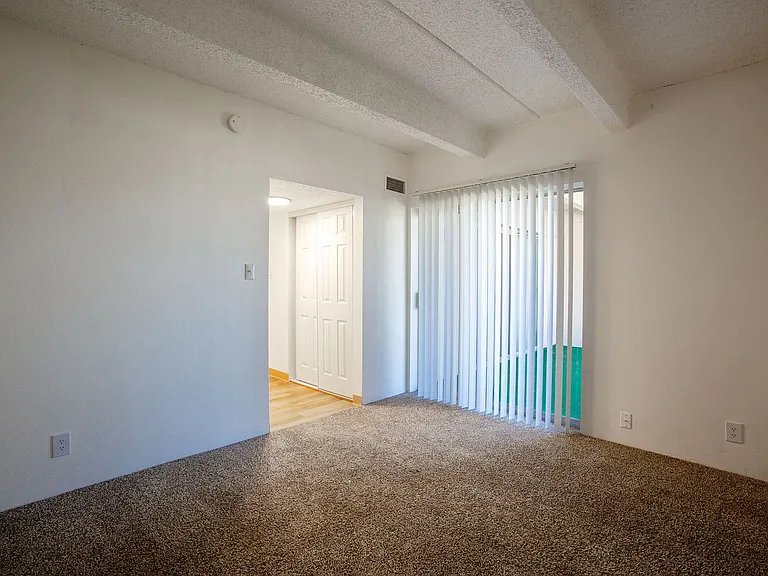 Los Altos Towers — Photo 26