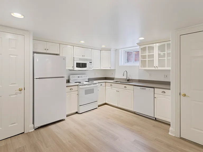 Newly updated kitchen.