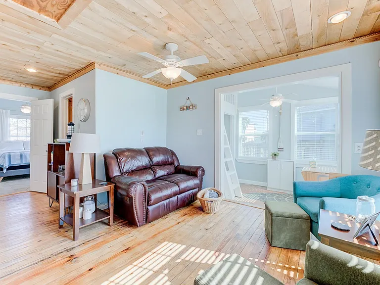 4211 Surf Dr — Photo 18