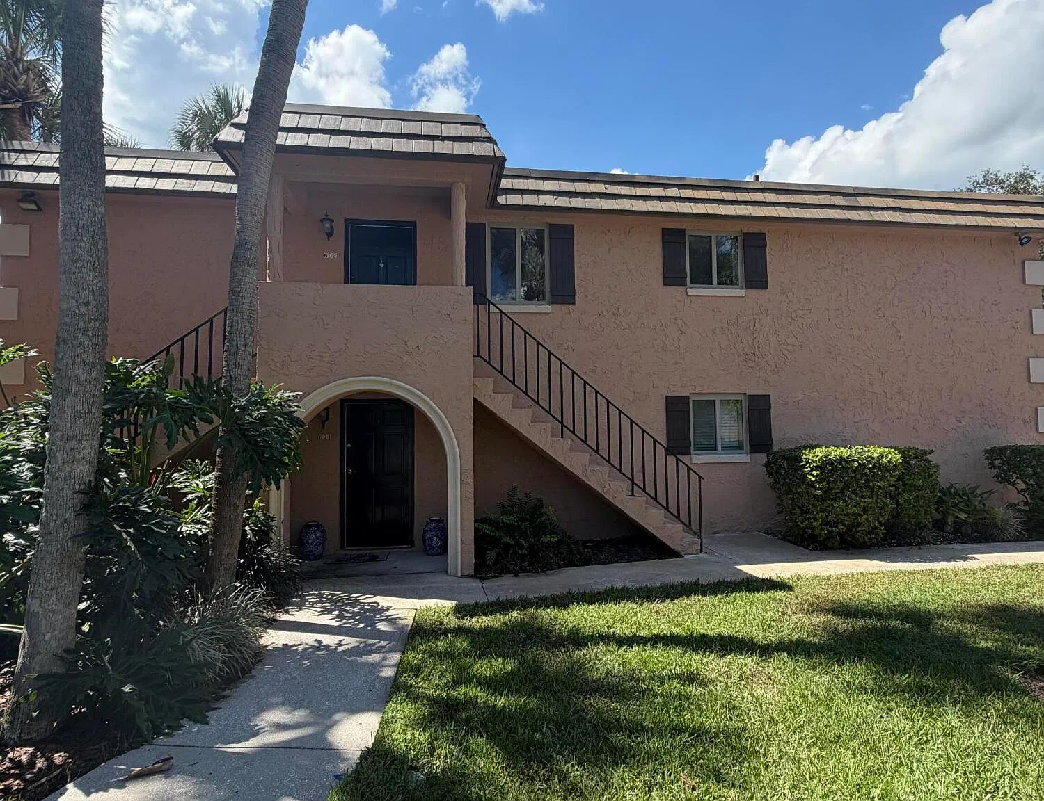 3 bed, 2.0 bath, 1276 sqft, $1,800 — Photo 2