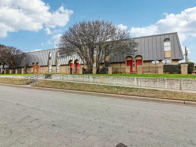 MB Arlington — Photo 16