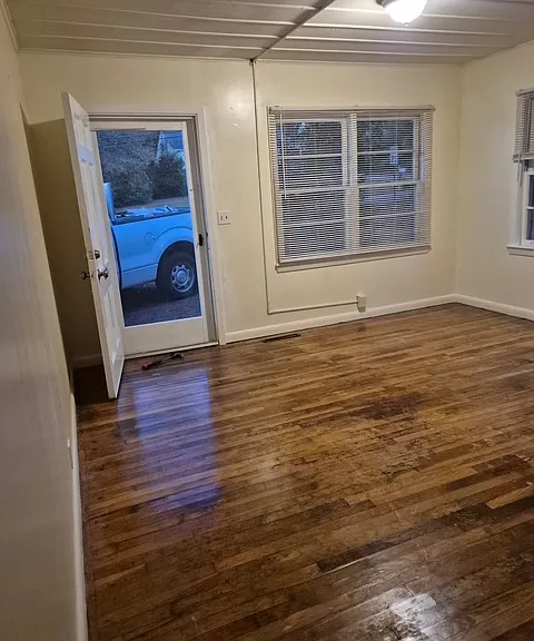 606 Hill St — Photo 5