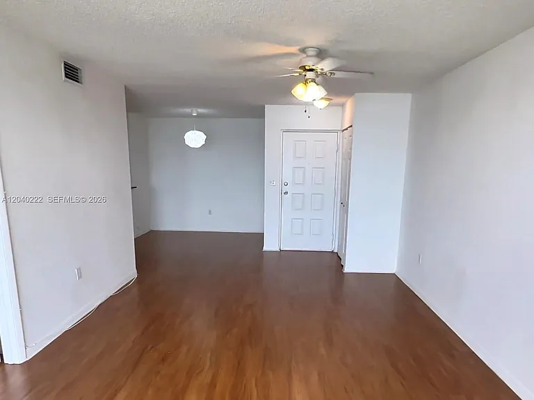 2811 N Oakland Forest Dr #105 — Photo 13