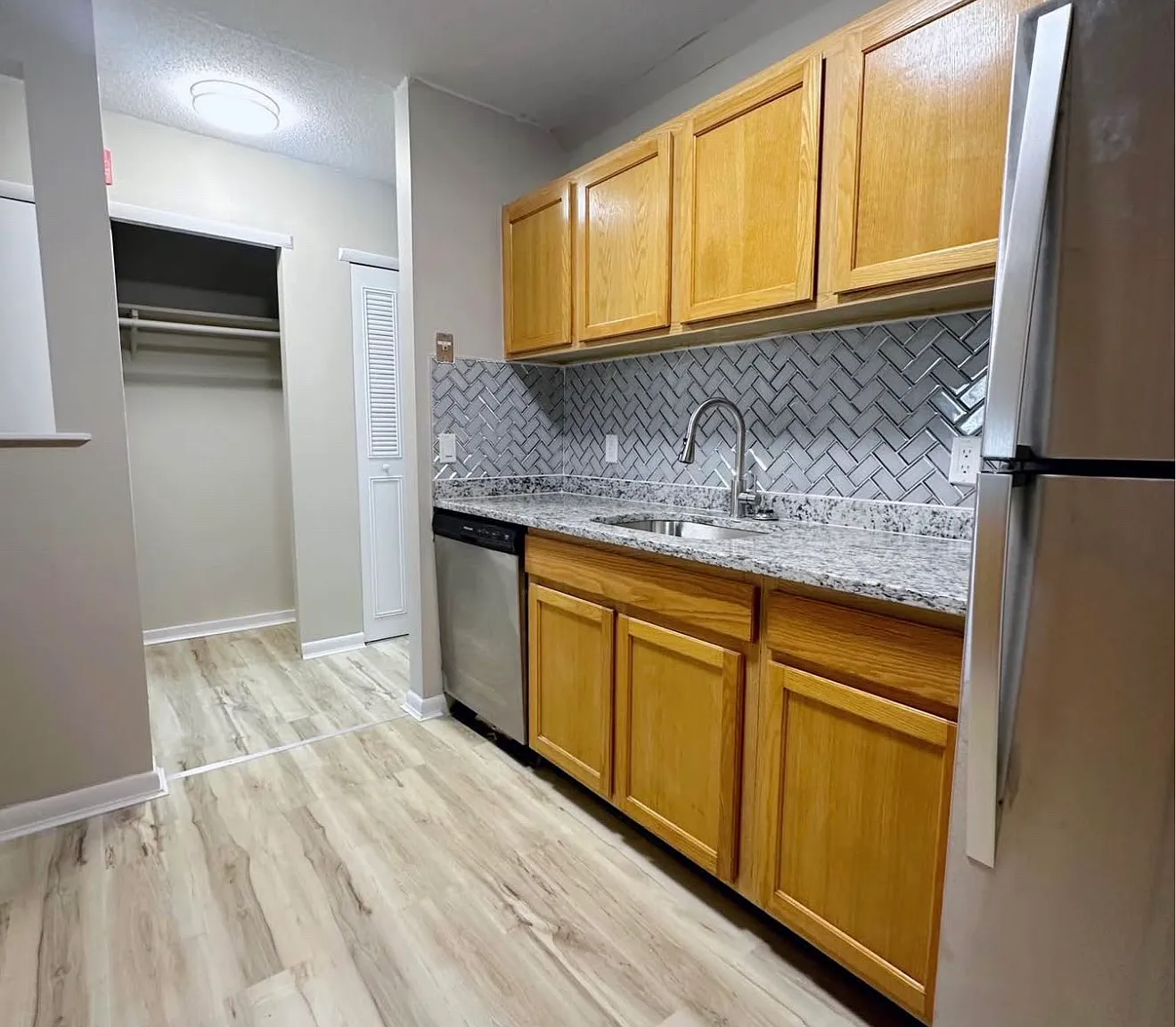 2 bed, 900 sqft, $1,550 — Photo 3
