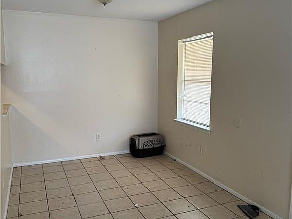 3rd image of 3320 Kabel Dr