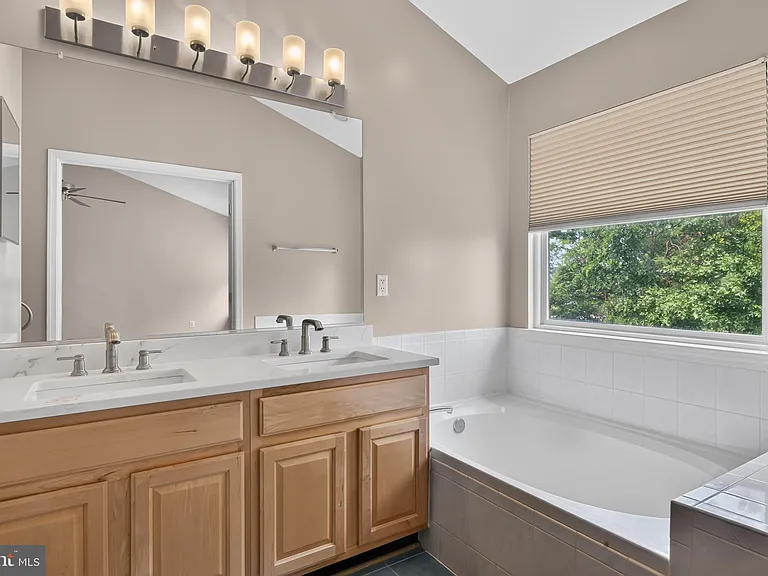 5166 Ballycastle Cir — Photo 33