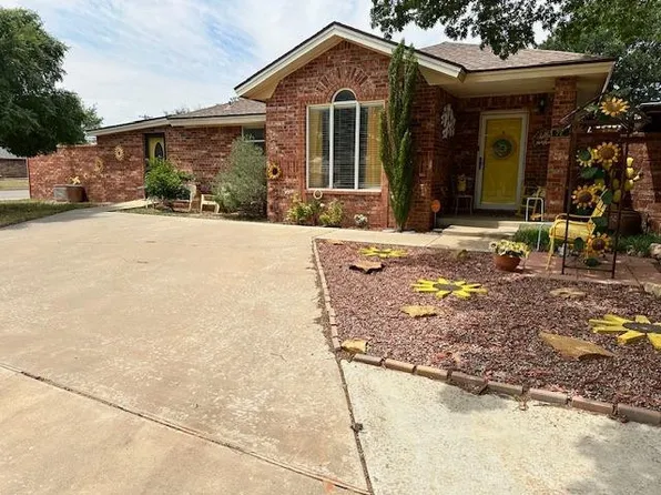 717 S Howell St, Brownfield, TX 79316