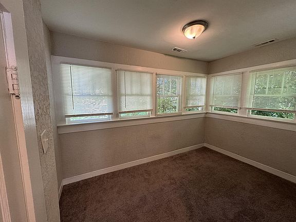 5th image of 1021 McCullough Ave NE #1