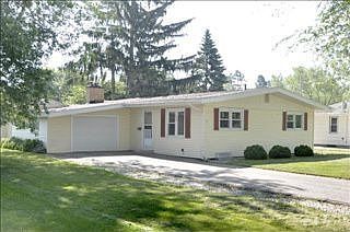 1st image of 120 Clover Ln