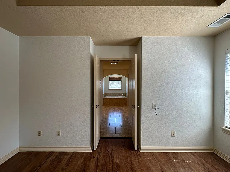 612 Windbrook Ct — Photo 15