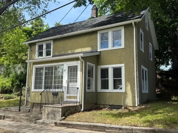 62 Madison St, Newton Town, NJ 07860
