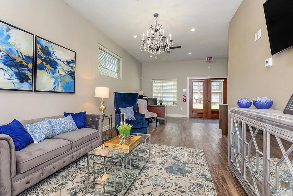 Residence at Garden Oaks — Photo 1