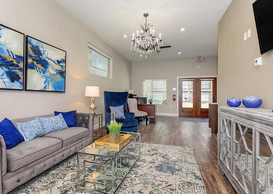 Residence at Garden Oaks