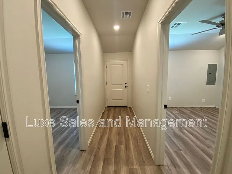 8000 NW 110th Dr — Photo 31