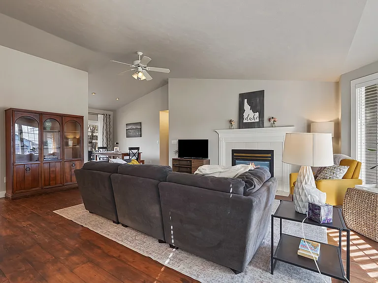 6871 N Fairfax Ave — Photo 16