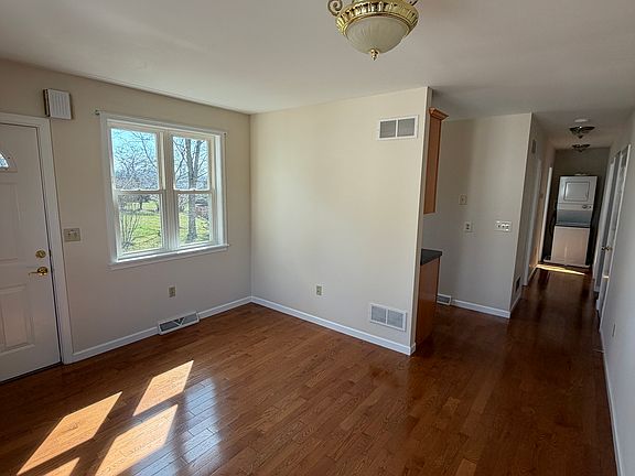4th image of 517 Fivepointville Rd