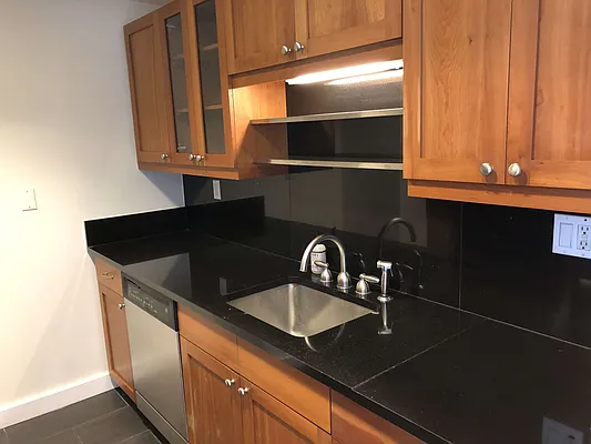 Rented by Chase Global Realty Corp | media 14