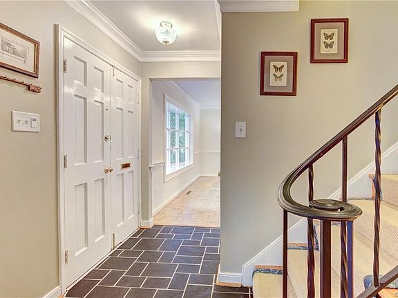 5th image of 1100 E Durwood Cres