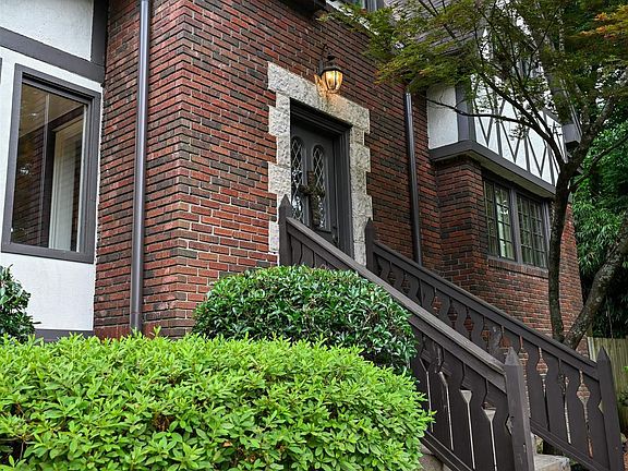 2nd image of 1759 Kensington Rd
