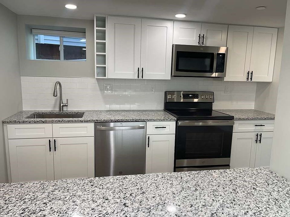 1st image of 33 Jackson Ave #1R