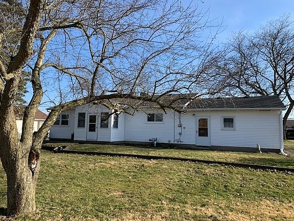4th image of 665 E Maple St
