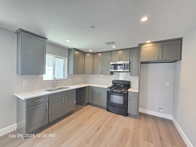 8156 Potter Ave — Photo 4