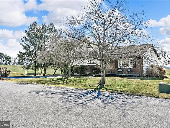 3rd image of 28 Maple Ln