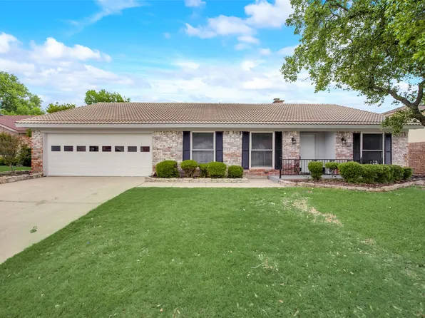 3312 Robinhood Ct, Bedford, TX 76021